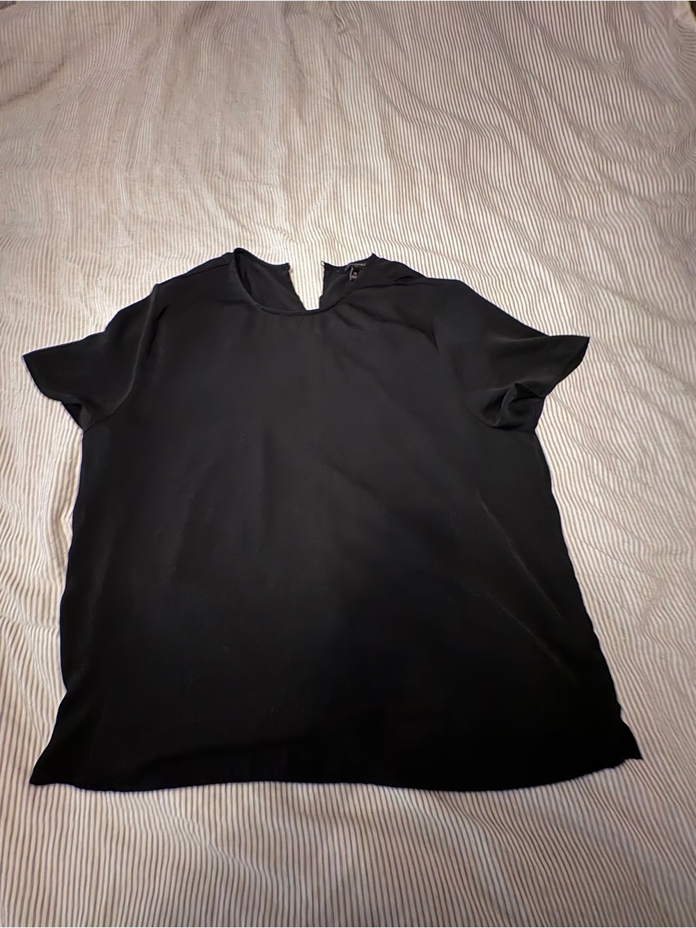 Banana Republic Black Short Sleeve Silk-Look Blouse